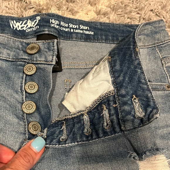 Women's/Teens Mossimo Denim Shorts - EXCELLENT Condition- Size 12/31 - Picture 4 of 11